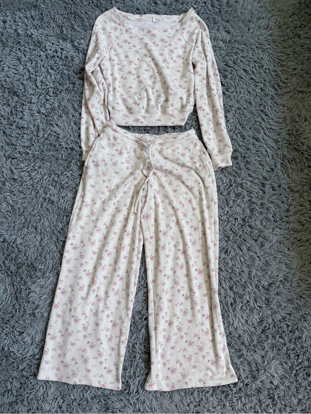 Gilly Hicks Cream Ribbed Lounge Set with Pink Floral Dots